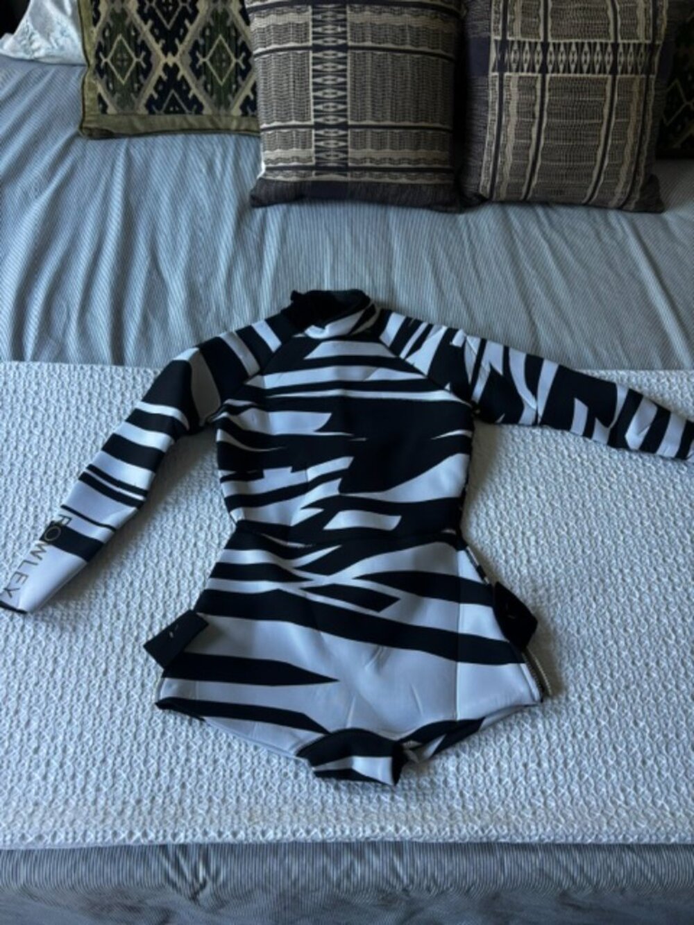 Cythia Rowley Wetsuit, Size L, black and white, 2mm